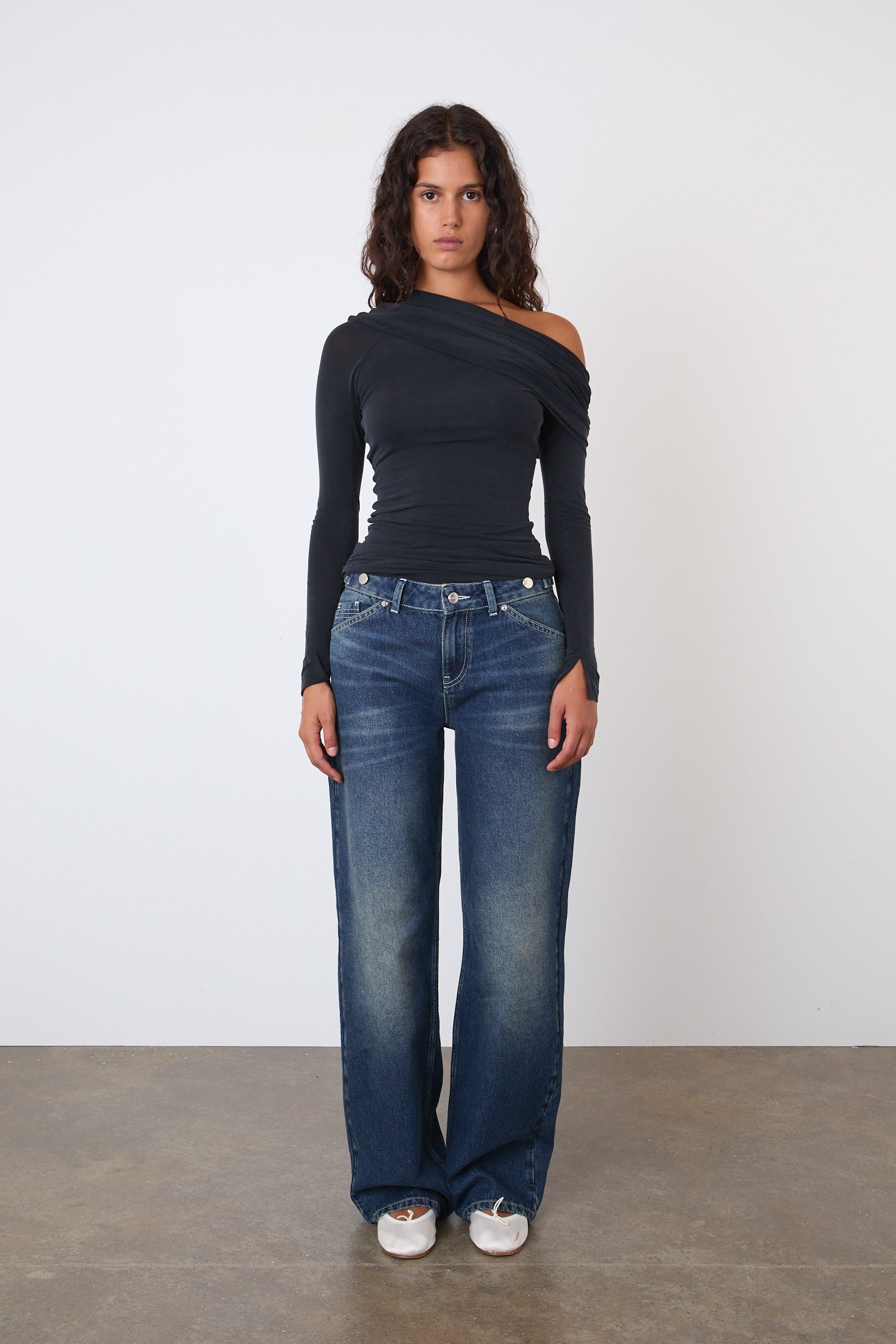 The Kylie Cold Shoulder Top, Graphite