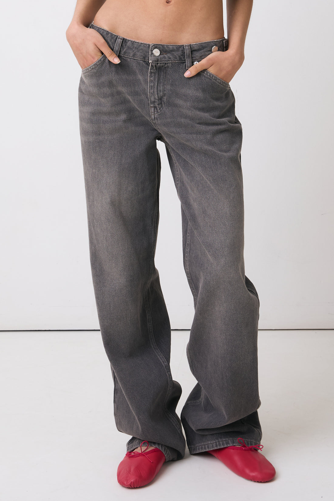 The Goldie Relaxed Leg Jeans, Grey Wash